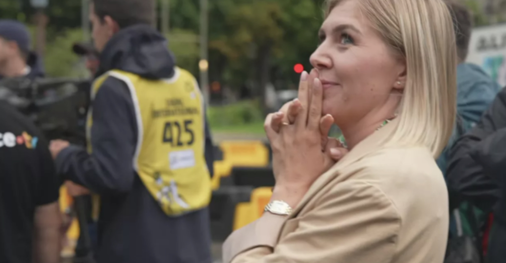 Sarah De Bie: Parijs is weer van ons – Wout van Aert en de ultieme slotrit van de Tour de France